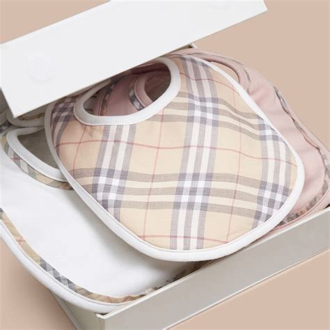 burberry baby bib set